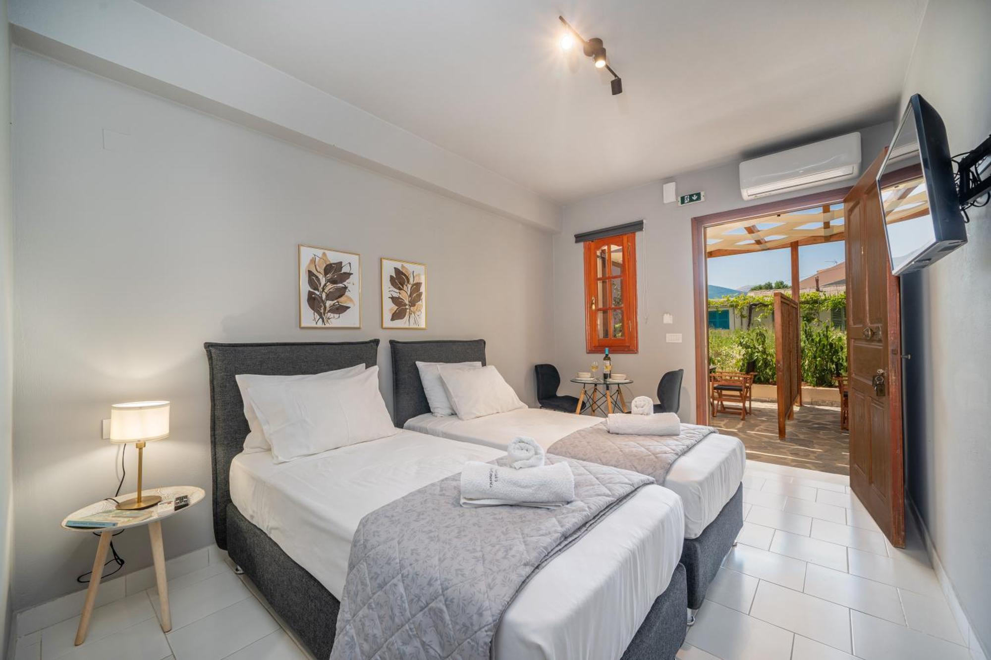 Mary'S Studios & Apartment ซามี ภายนอก รูปภาพ